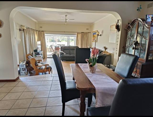 4 BEDROOM HOUSE FOR SALE IN DOOR DE KRAAL